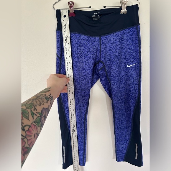 Cropped Nike Dri-Fit Leggings - Picture 6 of 9